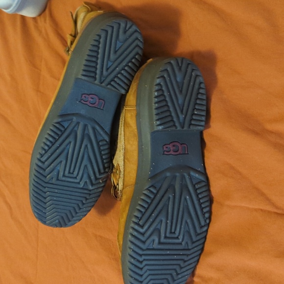 Women's Tan Leather Ugg Boots - Picture 3 of 4